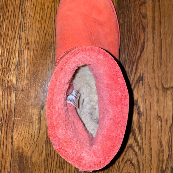 Ugg Classic Mini Boots Big Kid Size 6 1003637Y Red Shoe RIGHT BOOT ONLY AMPUTEE - Picture 3 of 7